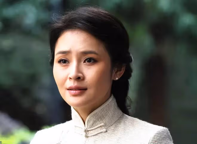 39歲於明加做運動!穿露腰背心大秀身材,凹凸有致曲線完美太吸睛