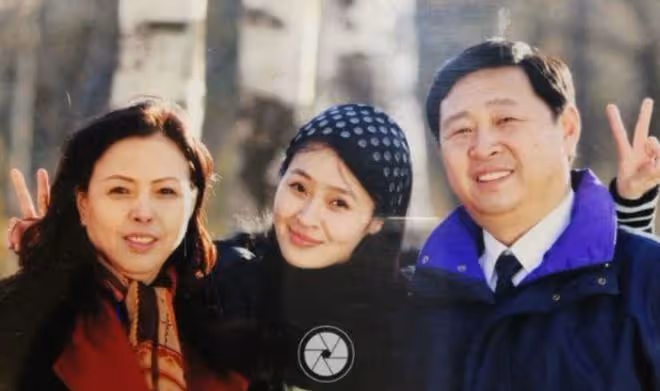 39歲於明加做運動!穿露腰背心大秀身材,凹凸有致曲線完美太吸睛