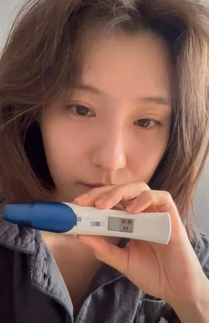 趙麗穎閨蜜隱婚5年,剛曬結婚證就宣布懷二胎,圈外老公身份成謎