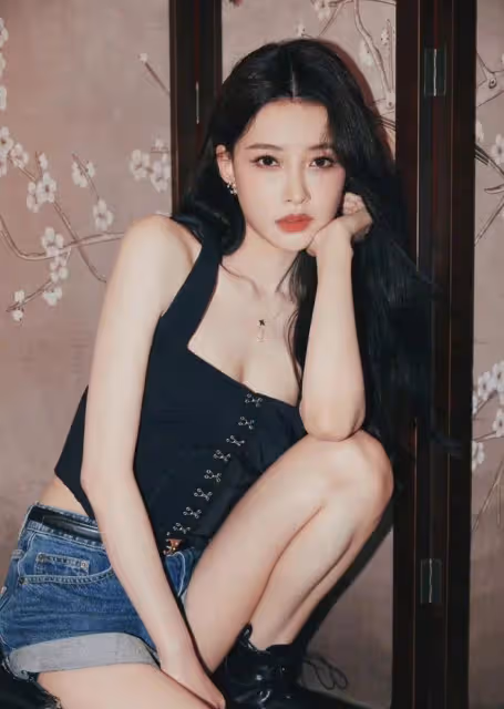 孫怡離婚後首曬外出遊玩照,轉身回眸眼角帶笑,配文內容引人猜測