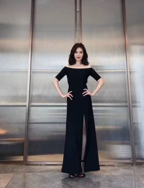 左小青穿開衩露肩長裙熱舞,被槽太違和全是胭脂氣,本人霸氣回應