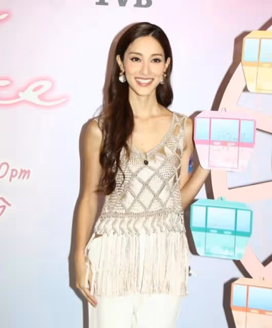 前港姐曬和爸爸童年合照,與弟弟多次因混血長相被質疑不是親生