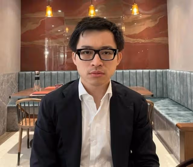 前港姐曬和爸爸童年合照,與弟弟多次因混血長相被質疑不是親生