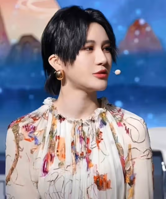 央視鏡頭下的明星:金晨瘦脫相,劉愷威眼袋明顯,李易峰心機滿滿