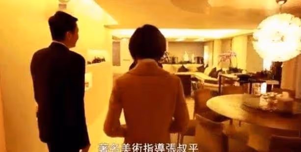 向華強到底有多有錢?豪宅走廊掛超大山水畫,裝修充滿了江湖氣息,不愧是「香港大佬」