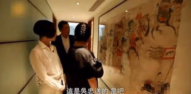向華強到底有多有錢?豪宅走廊掛超大山水畫,裝修充滿了江湖氣息,不愧是「香港大佬」