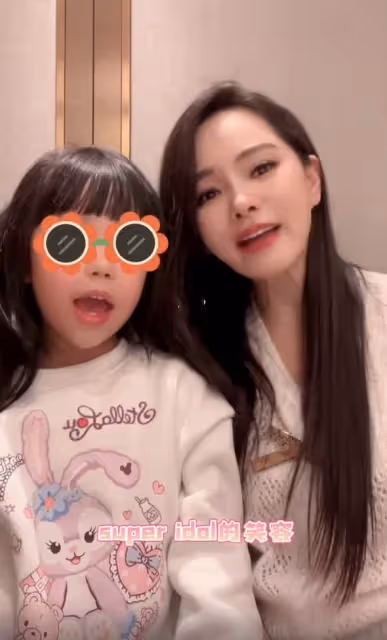 有種「逆襲」叫伊能靜的女兒!6歲米粒「顏值蛻變」已美過媽媽,打臉曾「嘲笑她醜」的網友
