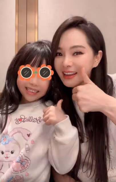 有種「逆襲」叫伊能靜的女兒!6歲米粒「顏值蛻變」已美過媽媽,打臉曾「嘲笑她醜」的網友