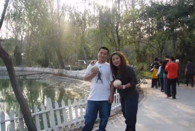 郭德綱老婆年輕美照首曝光,清純可人美到犯規,怪不得老郭苦追她