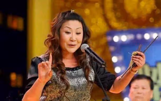 郭德綱老婆年輕美照首曝光,清純可人美到犯規,怪不得老郭苦追她