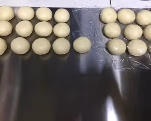 一出爐就被搶空的酥皮小餐包