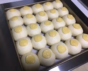 一出爐就被搶空的酥皮小餐包