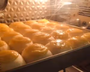 一出爐就被搶空的酥皮小餐包