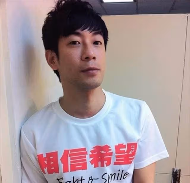 47歲張善為患病9年後被曝近況，癱瘓在床難動彈，靠保險金度日不賣慘，13年最後喊話：等我站起來！