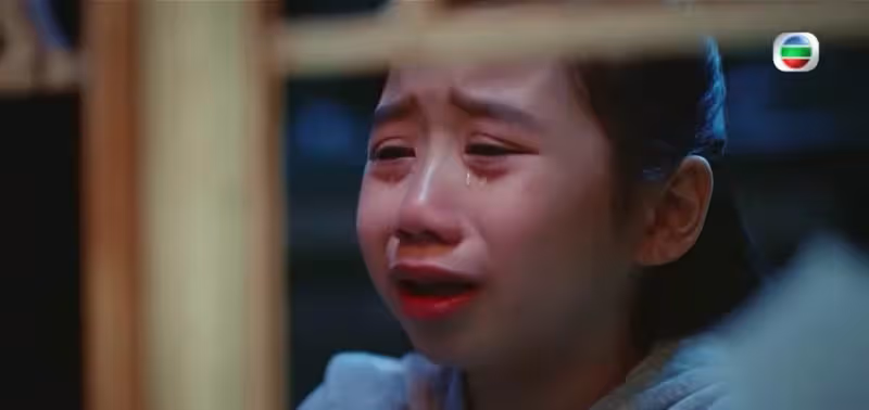 父母偏愛3歲弟！7歲女兒太懂事「總是忍讓弟弟」　寶媽意外翻到「筆記本寫滿委屈」：下輩子不當妳孩子