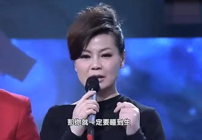 53歲周冰倩近況曝光!穿黑色背心豐滿迷人,容顏未改身材仍似少女