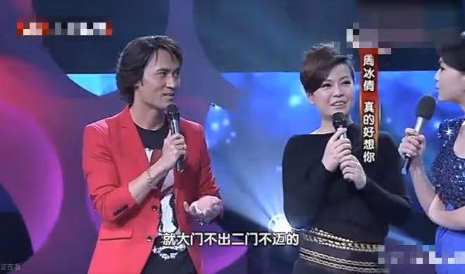 53歲周冰倩近況曝光!穿黑色背心豐滿迷人,容顏未改身材仍似少女
