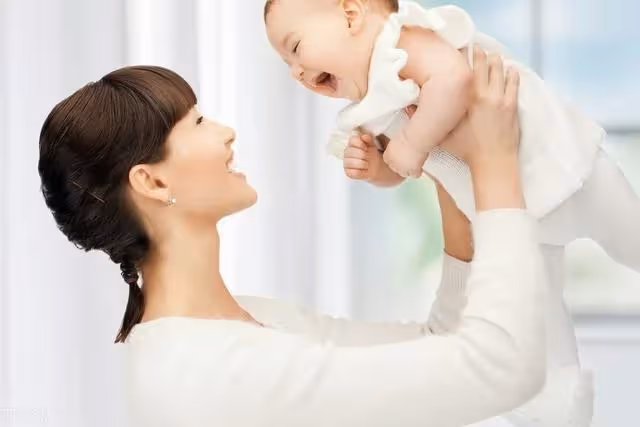 婆婆：「你給我外孫買個金手鐲」，兒媳問：你們給我孩子買了什麼