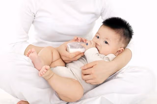 婆婆:「你給我外孫買個金手鐲」,兒媳問:你們給我孩子買了什麼