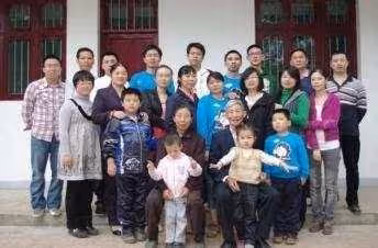 老二帶我去吃10元的飯館,老大帶我去吃高檔酒店,我把60萬的房子給老二
