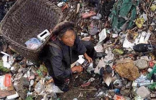 老二帶我去吃10元的飯館,老大帶我去吃高檔酒店,我把60萬的房子給老二