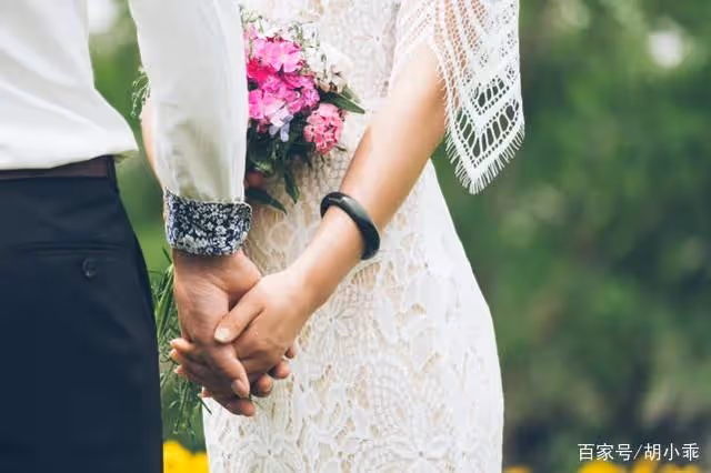 老公全款買房卻寫婆婆的名字,婚後兩年房子成了弟弟的,老公哭了