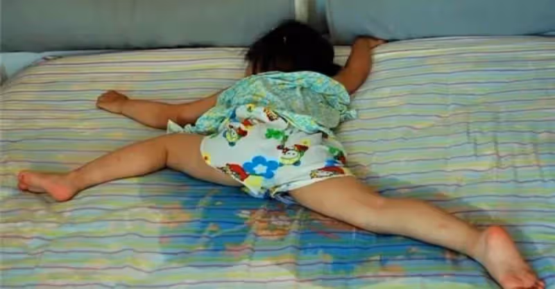 女兒每次從婆家回來都尿床，母親起疑，所以偷偷裝監控調查後，立刻報警