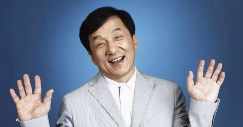 在娛樂圈裡，成龍從來不會，也不敢碰的4位女星：第1位是不好意思，第4位是不敢