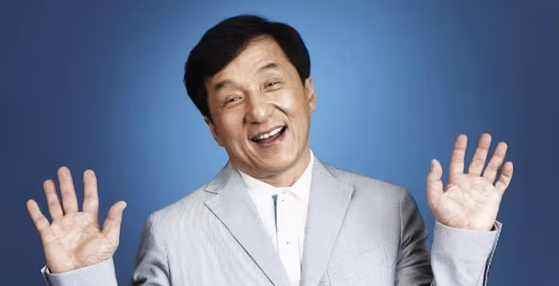 在娛樂圈裡,成龍從來不會,也不敢碰的4位女星:第1位是不好意思,第4位是不敢