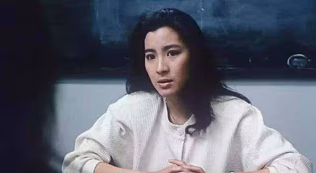 在娛樂圈裡，成龍從來不會，也不敢碰的4位女星：第1位是不好意思，第4位是不敢