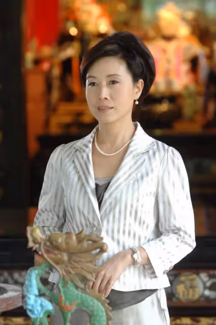 臉抽蓄、手抖!54歲女星傳「帕金森毅然退演藝圈」 害怕「有錢卻花不了」:健康最重要
