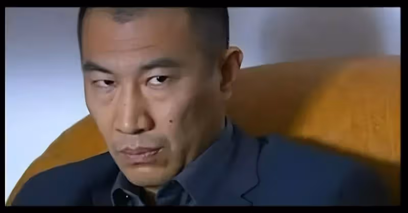 聞名不如見面，盤點明明「一臉彪悍」，名字卻嬌滴滴的6位男星，網友傻眼：反差也太大了！