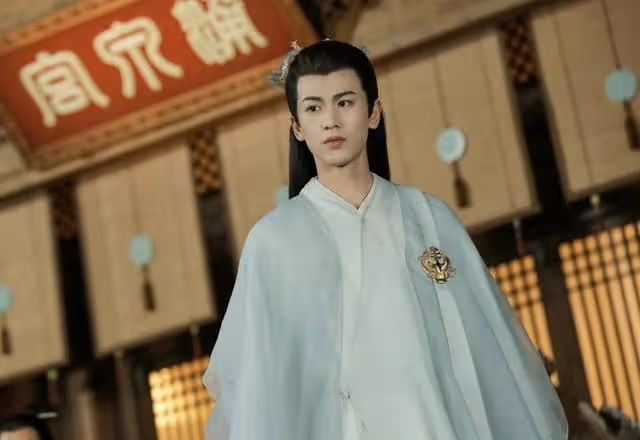 白鹿《寧安如夢》男裝好颯!謝危毛領路透反差大,女二顏值驚艷