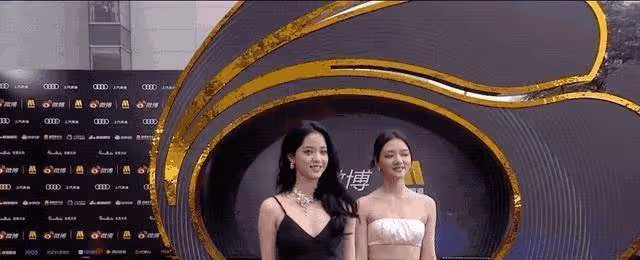 微博之夜紅毯：劉亦菲最美，歐陽娜娜牽手任敏，王一博王俊凱比帥