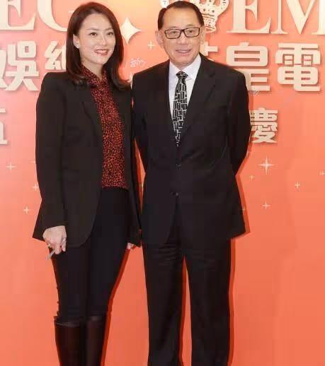 她是超級美女經紀人，和男友分手後得知懷孕，7歲女兒撞臉謝霆鋒