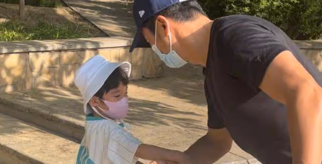 吳京18歲的照片曝光，秒變小鮮肉