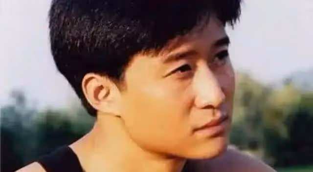 吳京18歲的照片曝光，秒變小鮮肉
