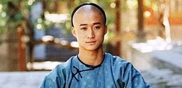 吳京18歲的照片曝光，秒變小鮮肉