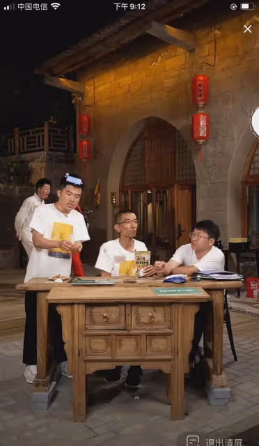 你喜歡東方甄選還是瘋狂小楊哥，數據最好的是瘋狂小楊哥