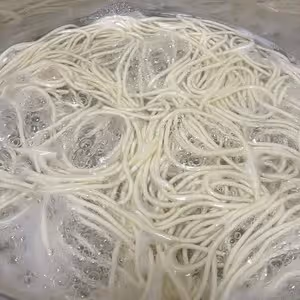 直擊靈魂的懶人開胃麵條 ｜ 酸湯麵