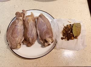極簡版高壓鍋滷牛腱子，醬金錢腱