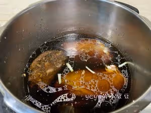 極簡版高壓鍋滷牛腱子，醬金錢腱