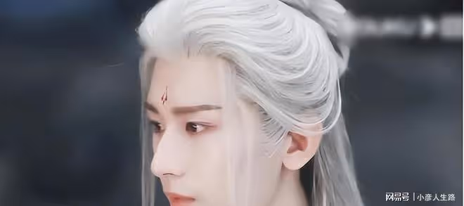 同樣是白髮美男，把王鶴棣成毅任嘉倫楊洋放一起，差距很明顯