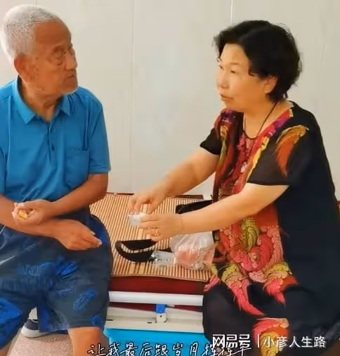 大娘帶孫子下飯店，三石發文要做普通人，田靜和許媽關係出現裂痕