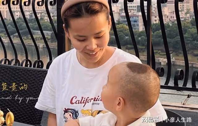 大娘帶孫子下飯店，三石發文要做普通人，田靜和許媽關係出現裂痕