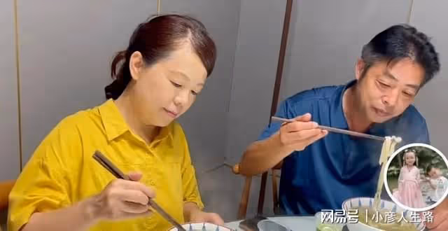 大娘帶孫子下飯店，三石發文要做普通人，田靜和許媽關係出現裂痕
