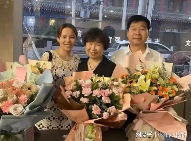 大娘帶孫子下飯店，三石發文要做普通人，田靜和許媽關係出現裂痕