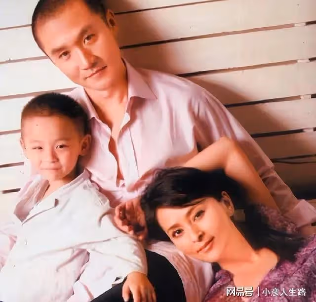 演員何音:花13年捧紅丈夫卻被離婚,如今她還好嗎?