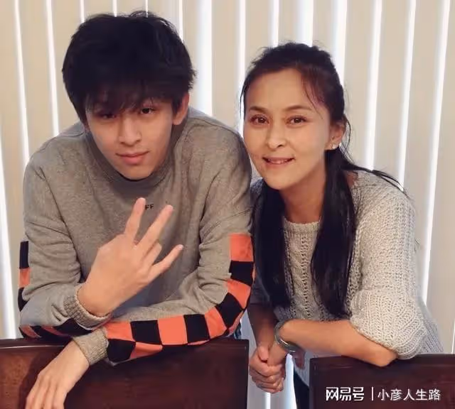 演員何音:花13年捧紅丈夫卻被離婚,如今她還好嗎?
