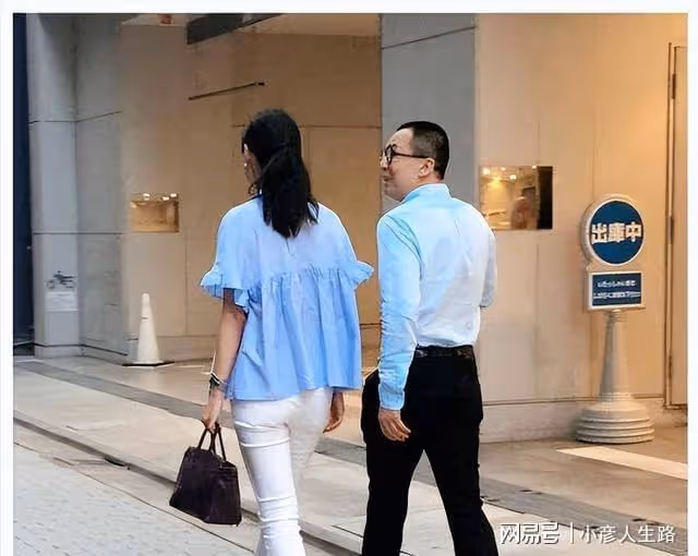 梁洛施為寵物貓慶生,素顏出鏡難掩美貌,李澤楷長子罕見現身